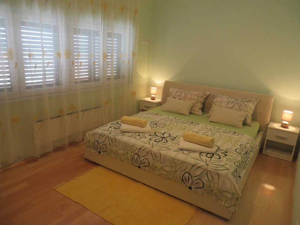 Apartment Simaris - Spacious With Terrace And Sea View Шибеник Екстер'єр фото