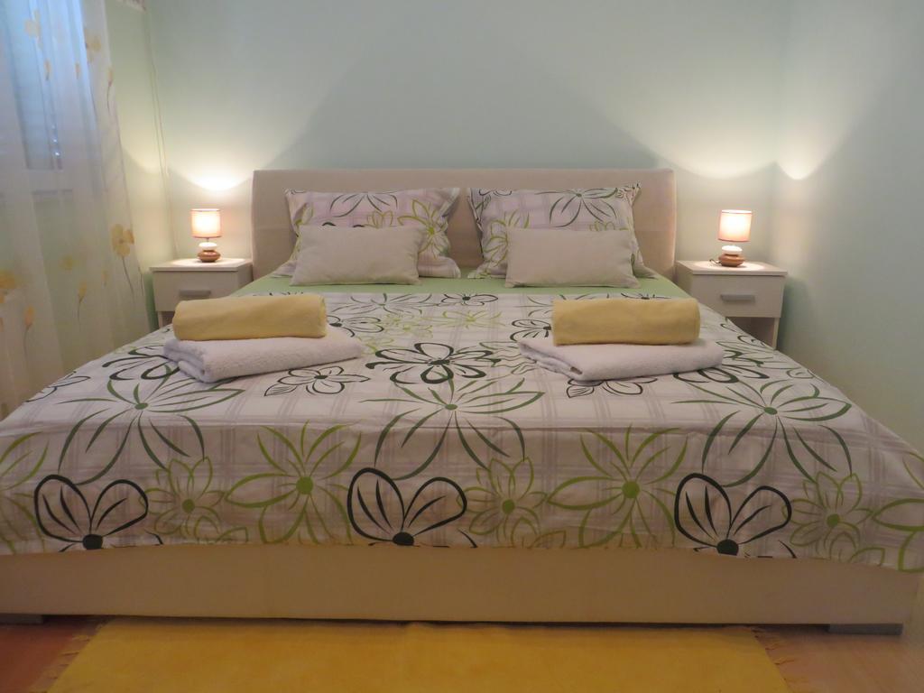 Apartment Simaris - Spacious With Terrace And Sea View Шибеник Екстер'єр фото
