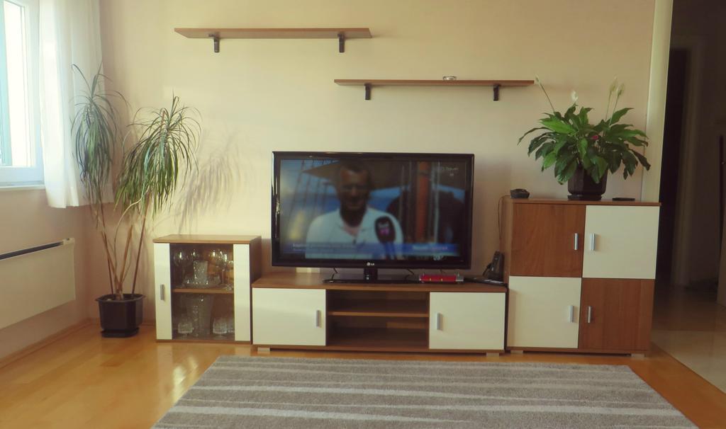 Apartment Simaris - Spacious With Terrace And Sea View Шибеник Екстер'єр фото