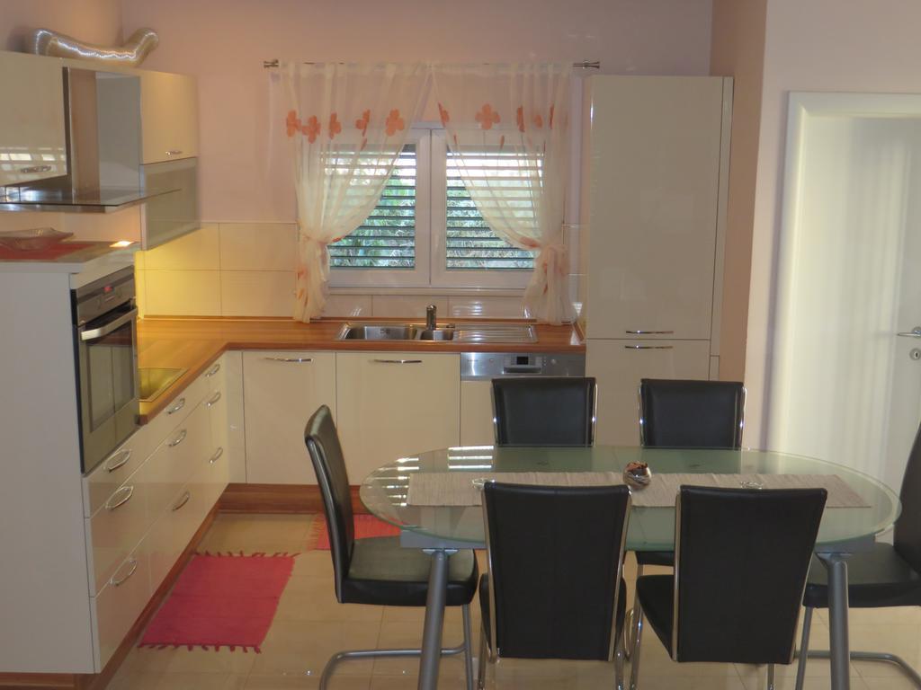 Apartment Simaris - Spacious With Terrace And Sea View Шибеник Екстер'єр фото