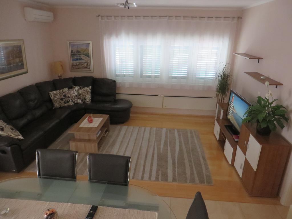 Apartment Simaris - Spacious With Terrace And Sea View Шибеник Екстер'єр фото