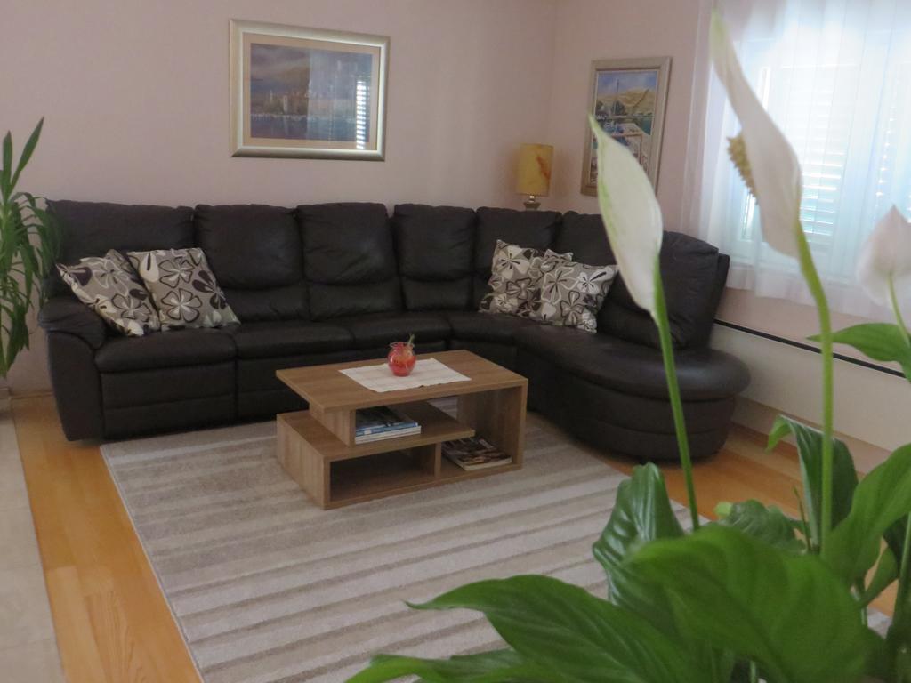Apartment Simaris - Spacious With Terrace And Sea View Шибеник Екстер'єр фото