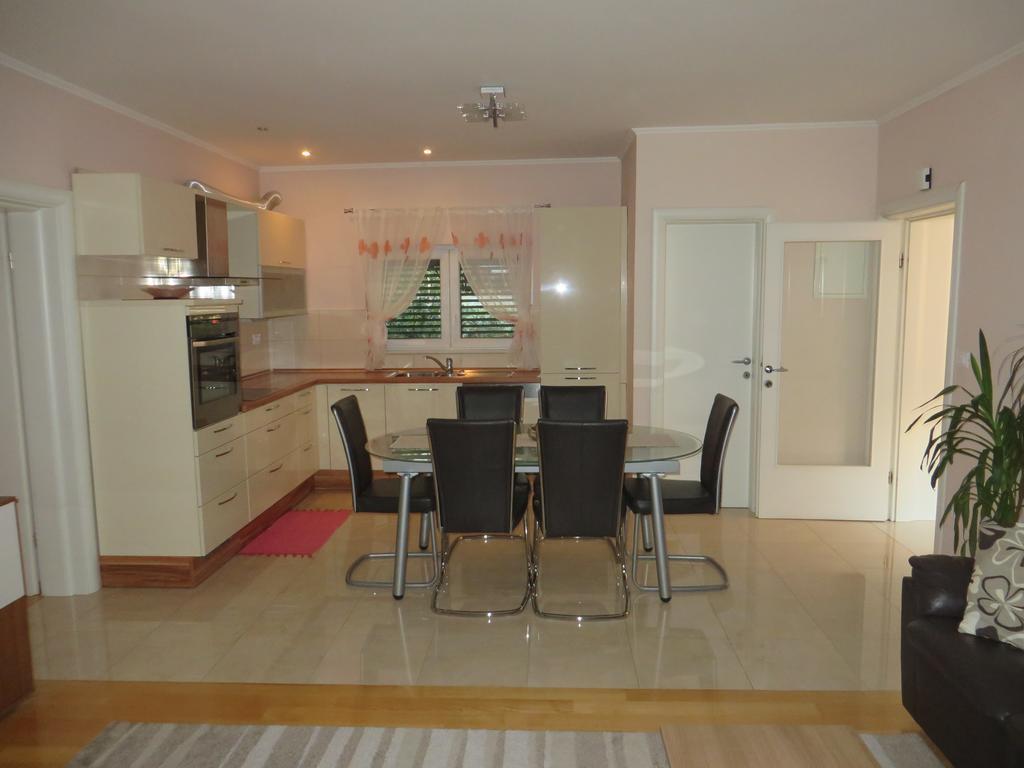 Apartment Simaris - Spacious With Terrace And Sea View Шибеник Екстер'єр фото